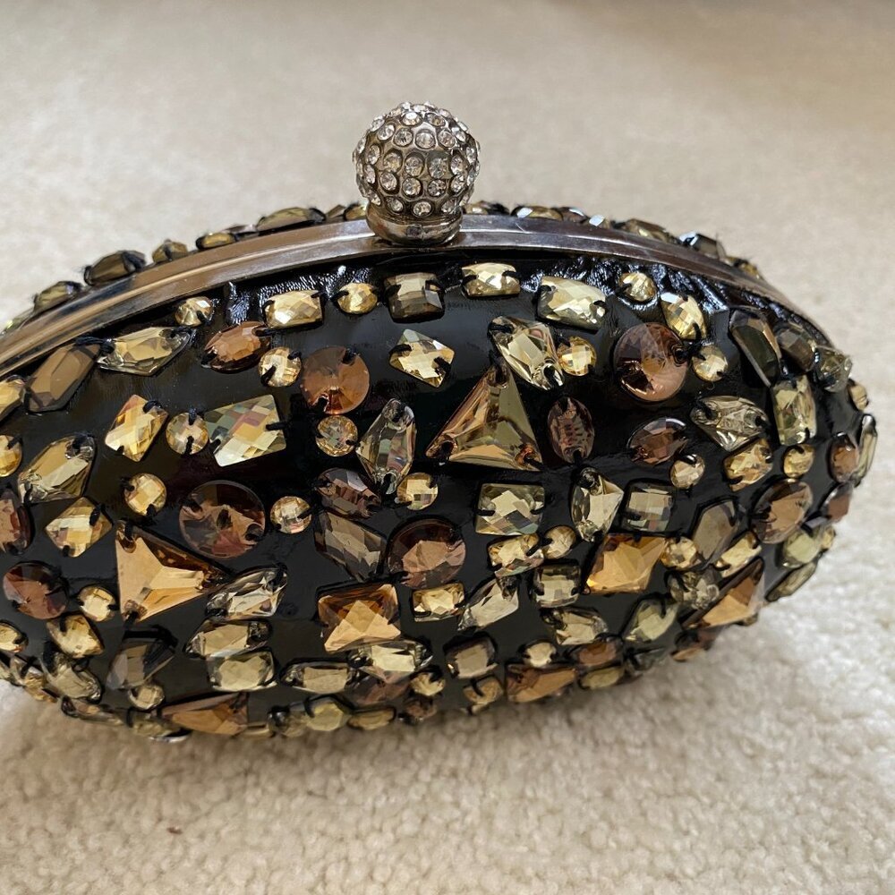 NWOT, bejeweled clamshell purse, chain strap, rhinestone clasp. - Picture 5 of 9